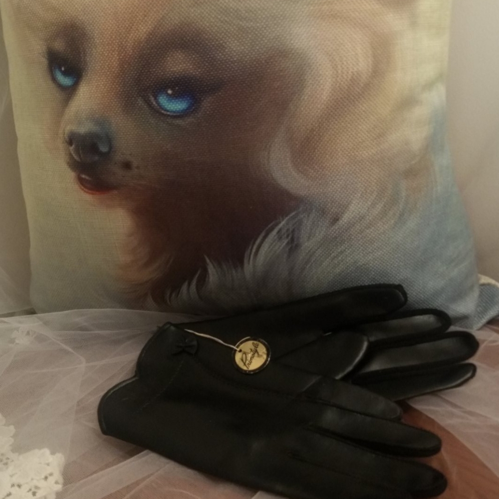 Vintage Primstyle ladies gloves